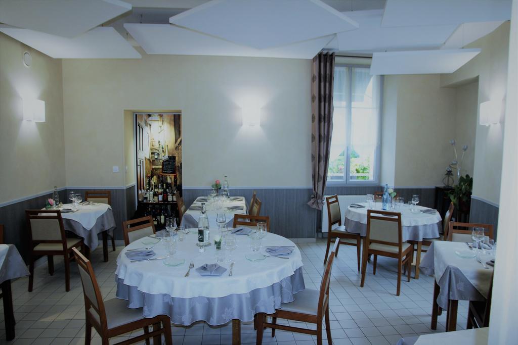 Auberge Du Cheval Blanc Beaumont-Pied-de-Boeuf  Exterior photo