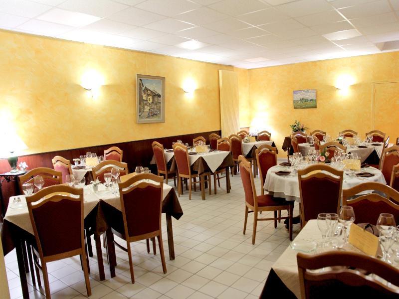 Auberge Du Cheval Blanc Beaumont-Pied-de-Boeuf  Exterior photo