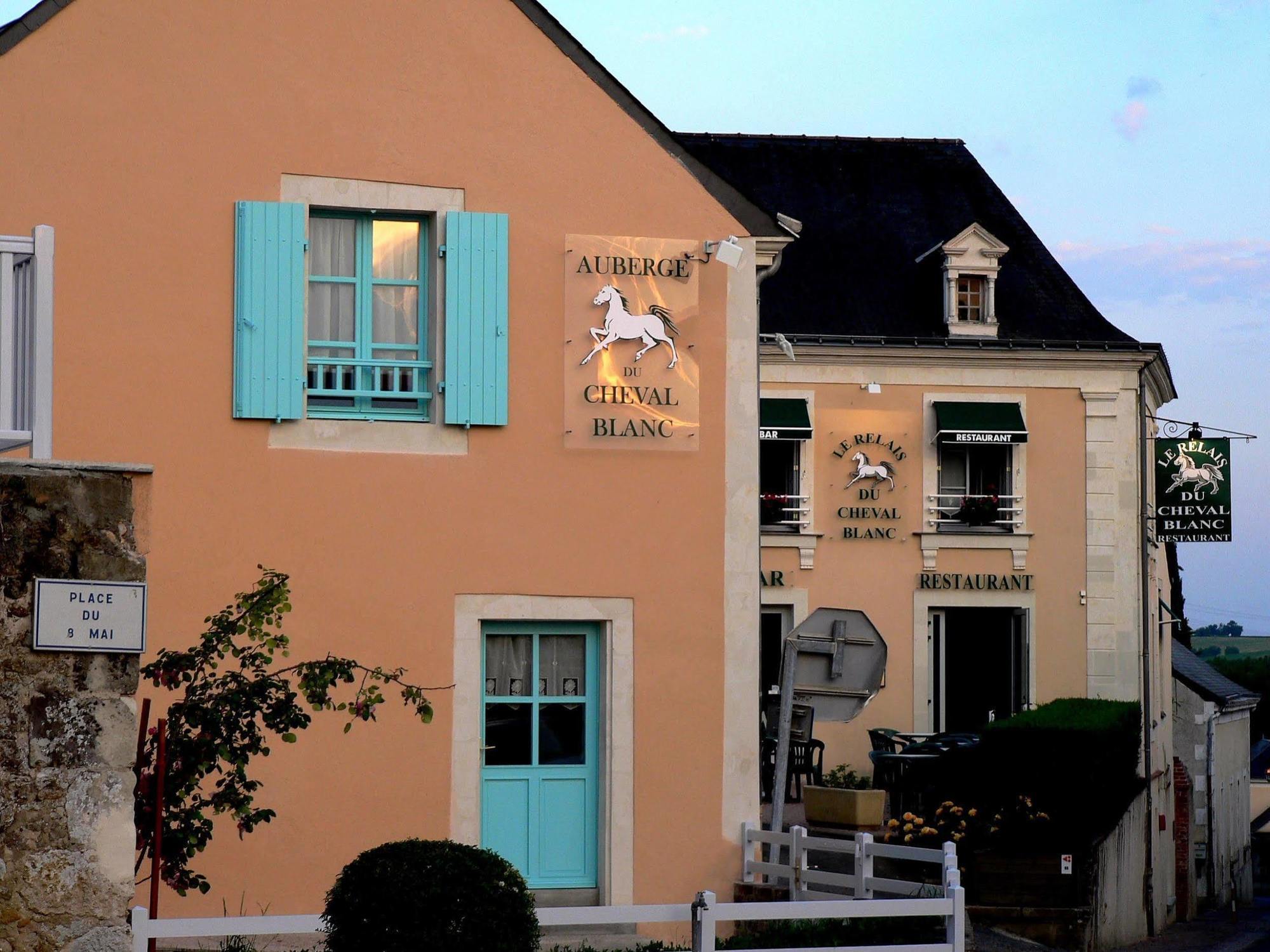 Auberge Du Cheval Blanc Beaumont-Pied-de-Boeuf  Exterior photo